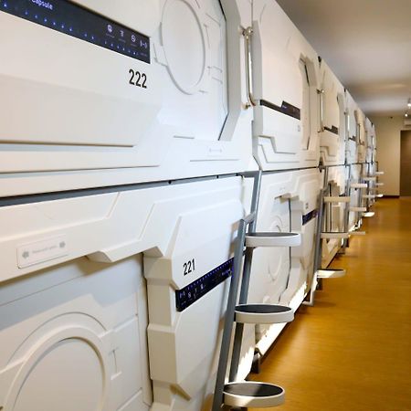 Whiz Capsule Hotel Thamrin 자카르타 외부 사진