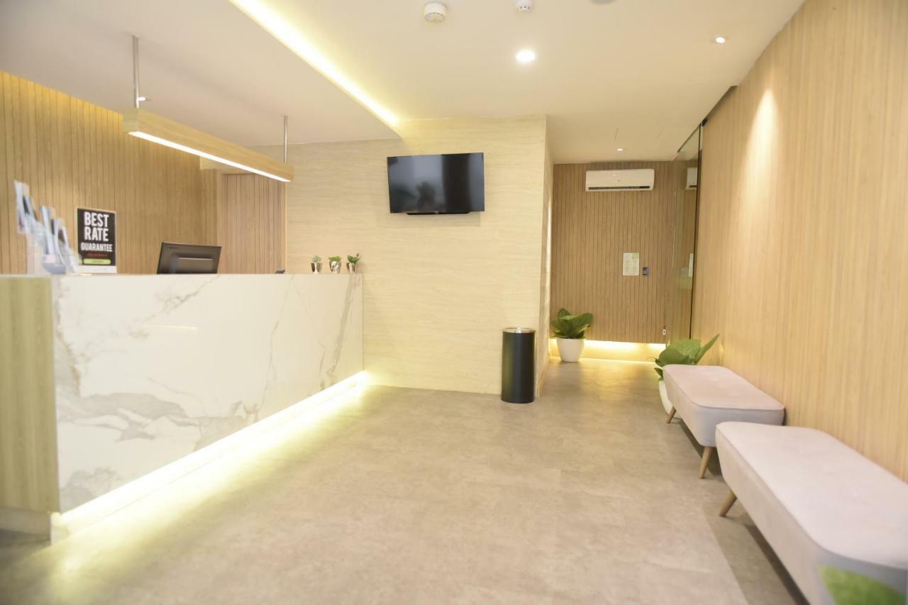 Whiz Capsule Hotel Thamrin 자카르타 외부 사진
