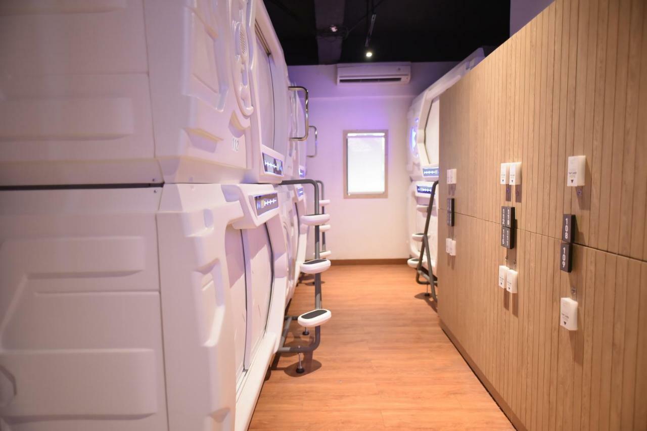 Whiz Capsule Hotel Thamrin 자카르타 외부 사진