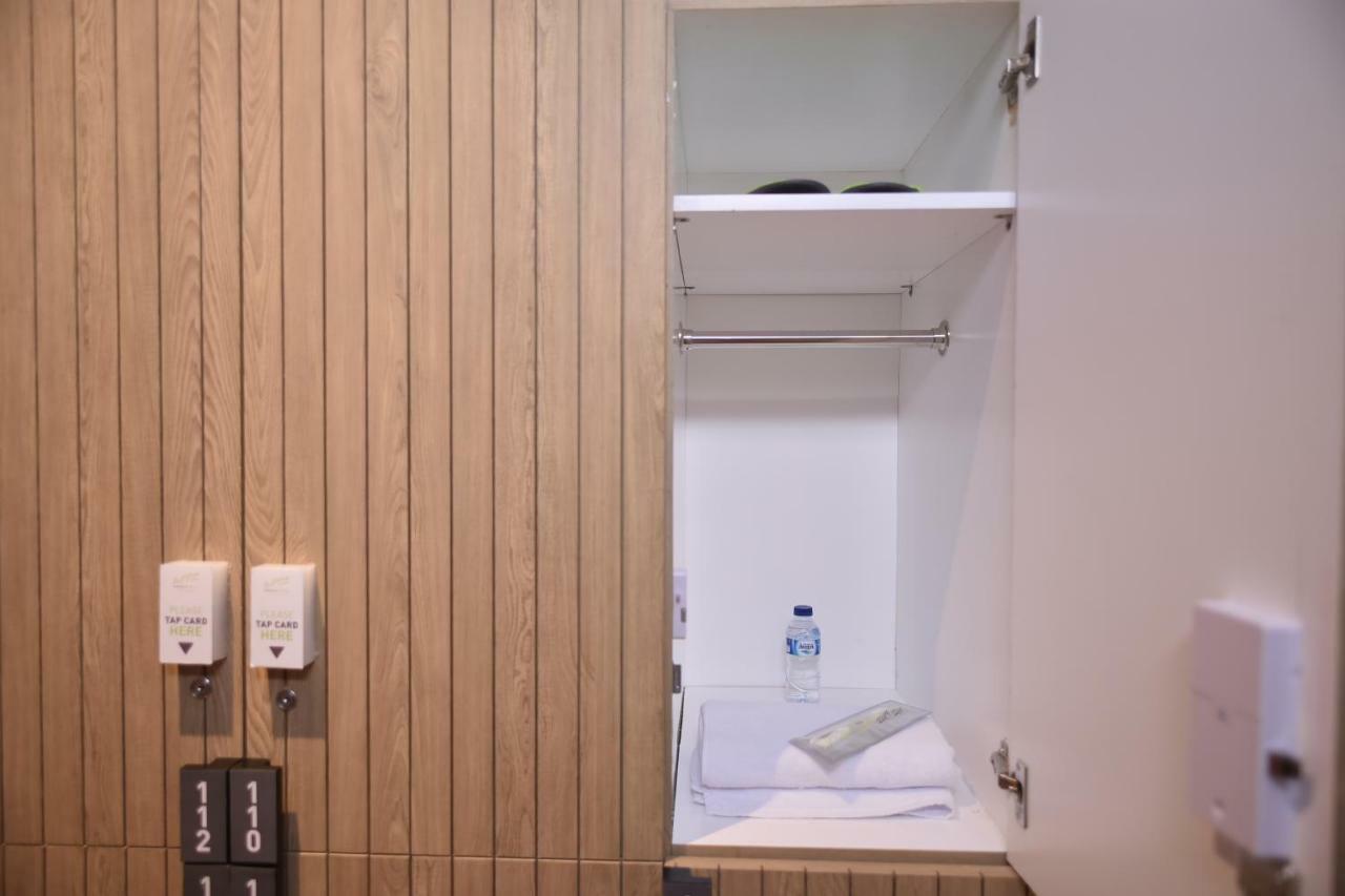 Whiz Capsule Hotel Thamrin 자카르타 외부 사진